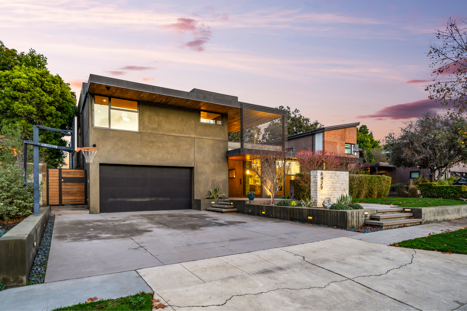 6429 Riggs Pl